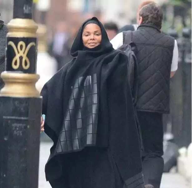 Hotunan Janet Jackson dauke da juna biyu, sanye da Hijabi,