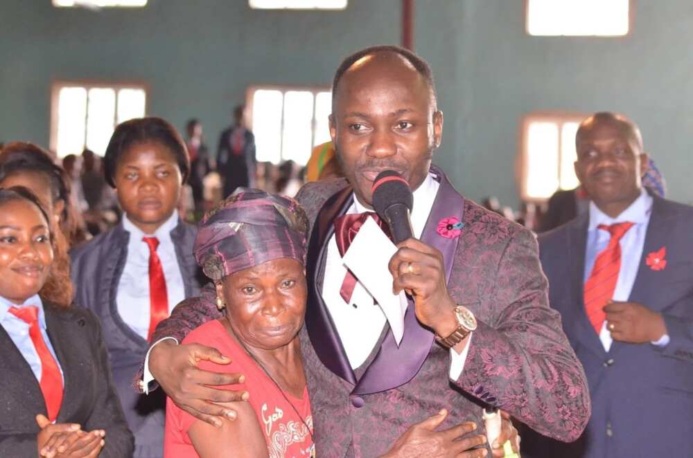 Cheerful Giver! Apostle Suleman puts old woman on 50k lifetime salary (photos)