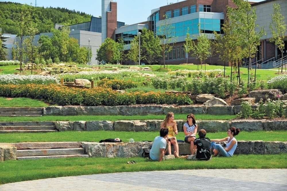 Université de Sherbrooke Université de Sherbrooke