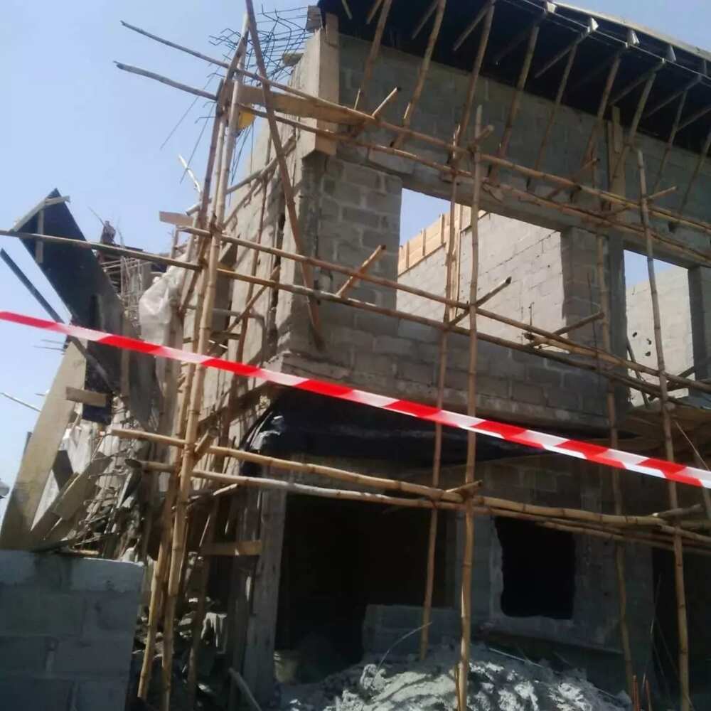 The building collapsed on Thursday afternoon in Lagos, killing 2 persons