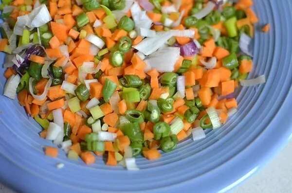How to prepare jollof rice with chopped carrot and green beans