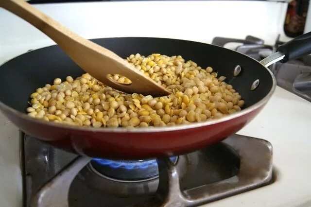 Frying soya beans