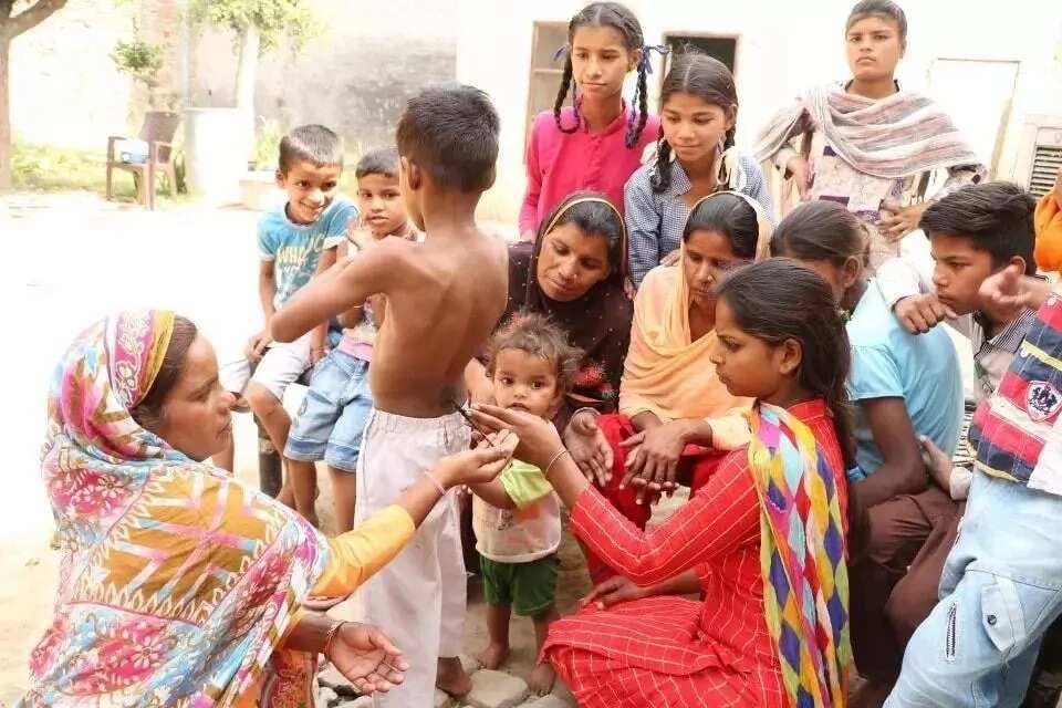 Jama’a na bautan wani yaro ‘mai bindi’ a kasar India (HOTUNA/BIDIYO) Jama’a na bautan wani yaro ‘mai bindi’ a kasar India (HOTUNA/BIDIYO)