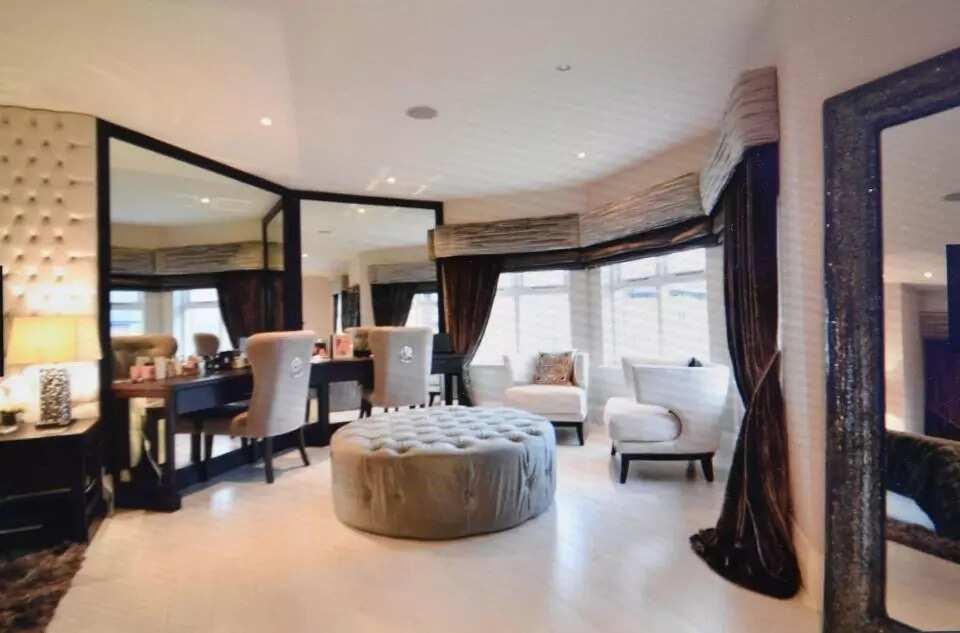 Manchester United star Alexis Sanchez puts up his £1.9m mansion for sale