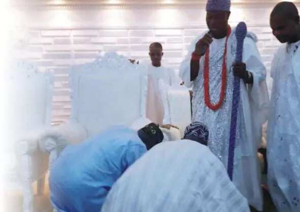 Obasanjo prostrates for Ooni of Ife