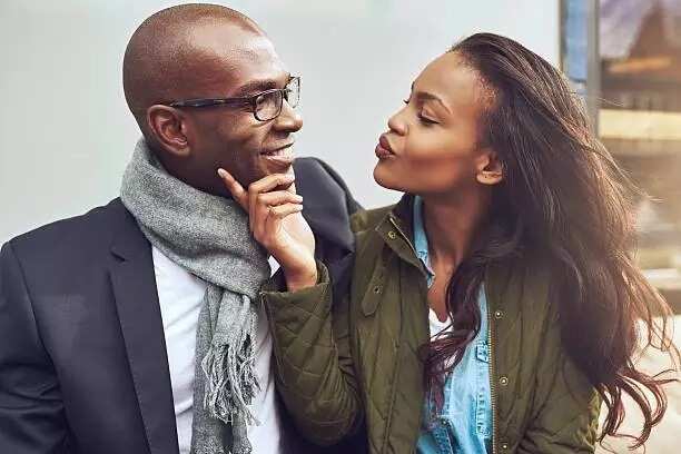 Does she love you? 35 good and bad signs to test if your