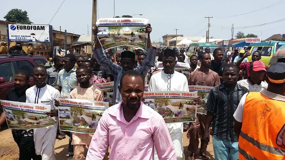 Yan shi’a sun yi zanga-zanga a Kaduna duk da haramcin da gwamnati ta sanya kan haka (hotuna) Yan shi’a sun yi zanga-zanga a Kaduna duk da haramcin da gwamnati ta sanya kan haka (hotuna)