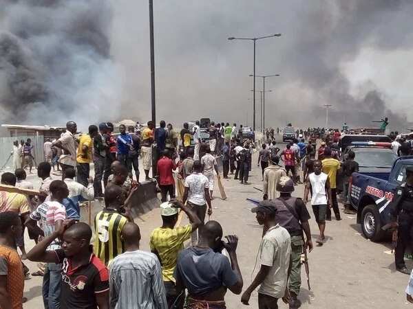 BREAKING: Riot in Lagos, 6 killed, security operatives wade-in