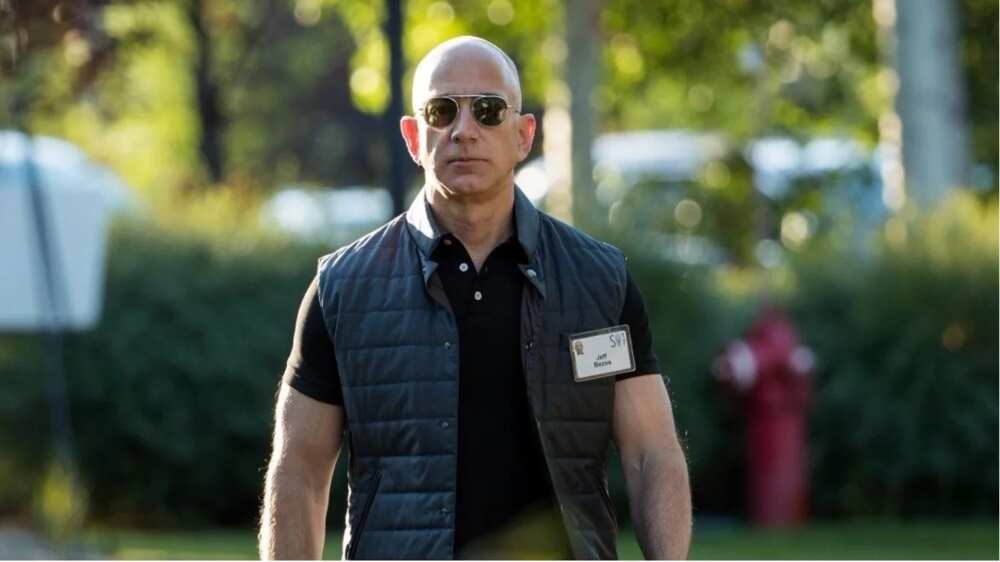 Mai kamfanin Amazon Jeff Bezos ya ba Dala Biliyan 150 baya