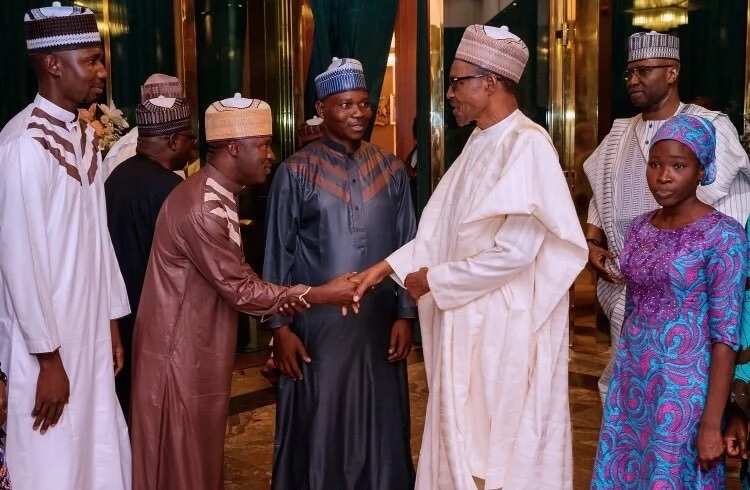 Da dumi-dumi: Shugaba Muhammadu Buhari ya karbi bakoncin malaman jami’ar Maiduguri da Boko Haram ta saki