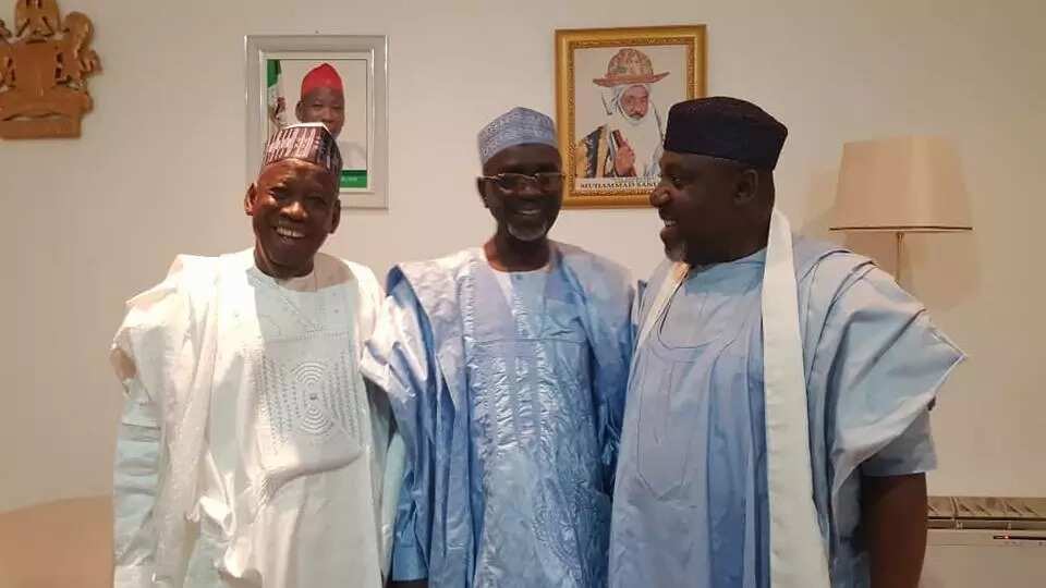 Takanas-ta-kano: Gwamnan APC ya yi tattaki har Kano don yiwa shekarau murna