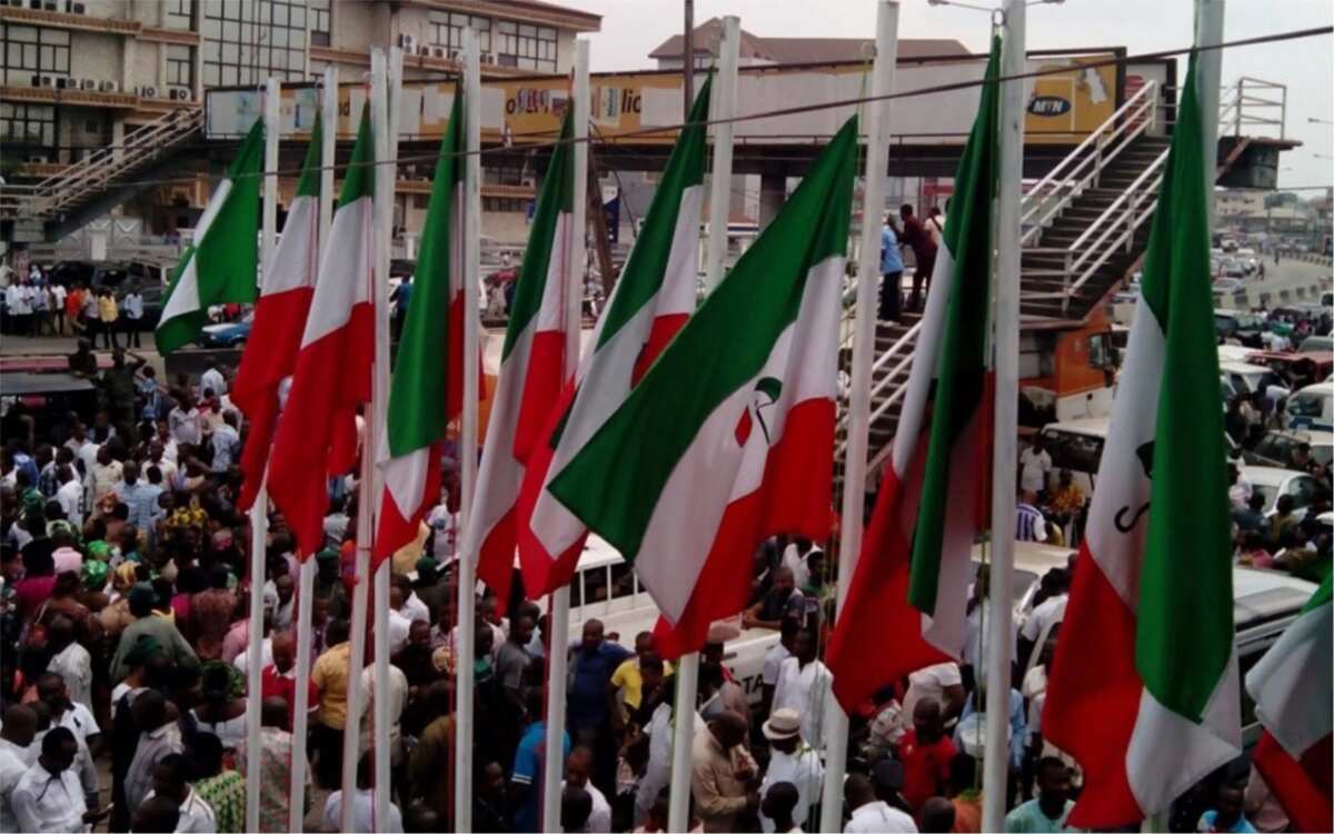 BREAKING: Tension, fear as police take over PDP secretariat in famous Nigerian state