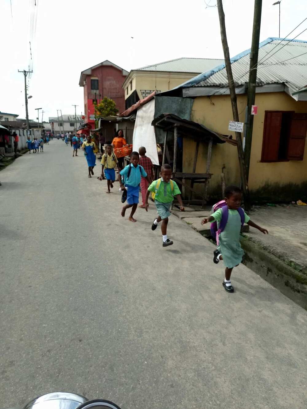 Pupils running home over fresh army vaccination in Rivers state. Photo credit: Anthony D. Penman