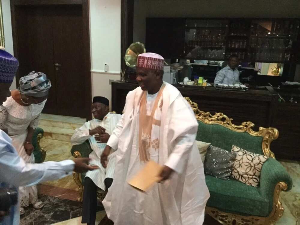 BREAKING: PDP leaders meet with Jonathan at his home in Abuja (Photos)
