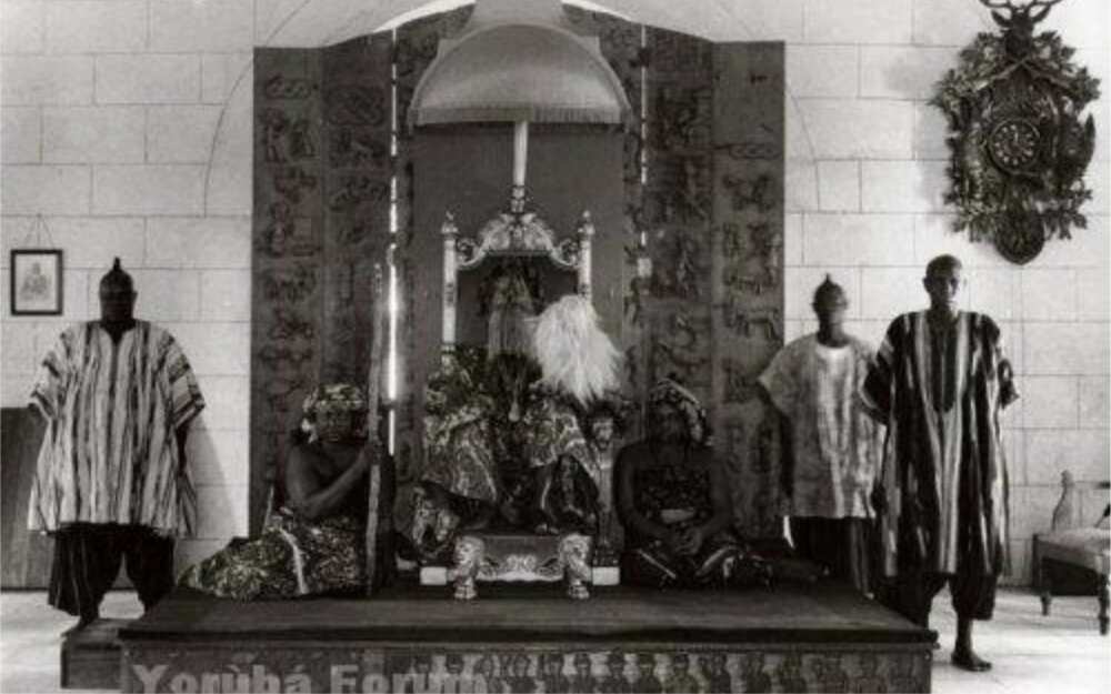 Oba Abubakar Siyanbola Onikepe Akanbi Ladigbolu in his palace (Photo Credit: Yoruba Forum)