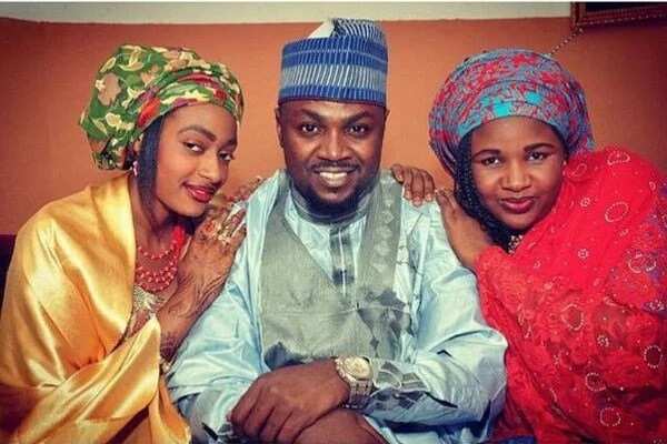 Dandalin Kannywood Adam A Zango Yayi Wa Abokan Sa Da Yaran Sa Korar Kare Legit Ng