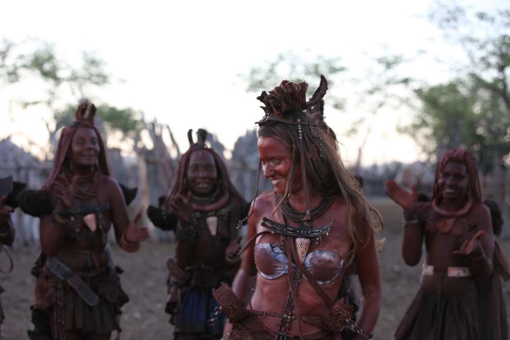 Dalilin da yasa kabilar Himba basa yin wanka