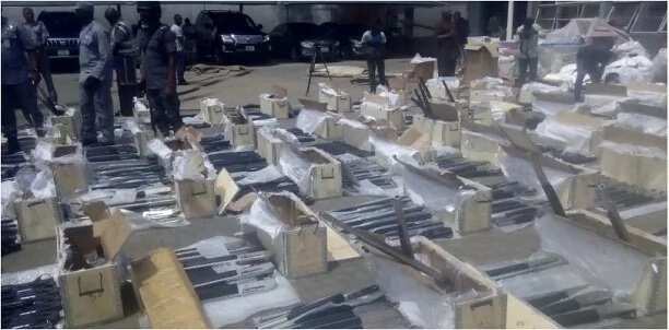 BREAKING: Customs seizes 661 rifles in Lagos (Photo)