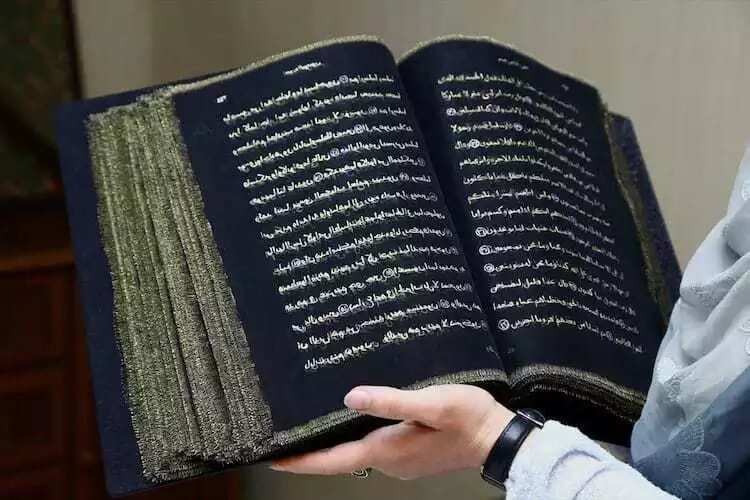 Ta rubuta Al-Qur’ani gaba daya da tawadan ruwan Zinari