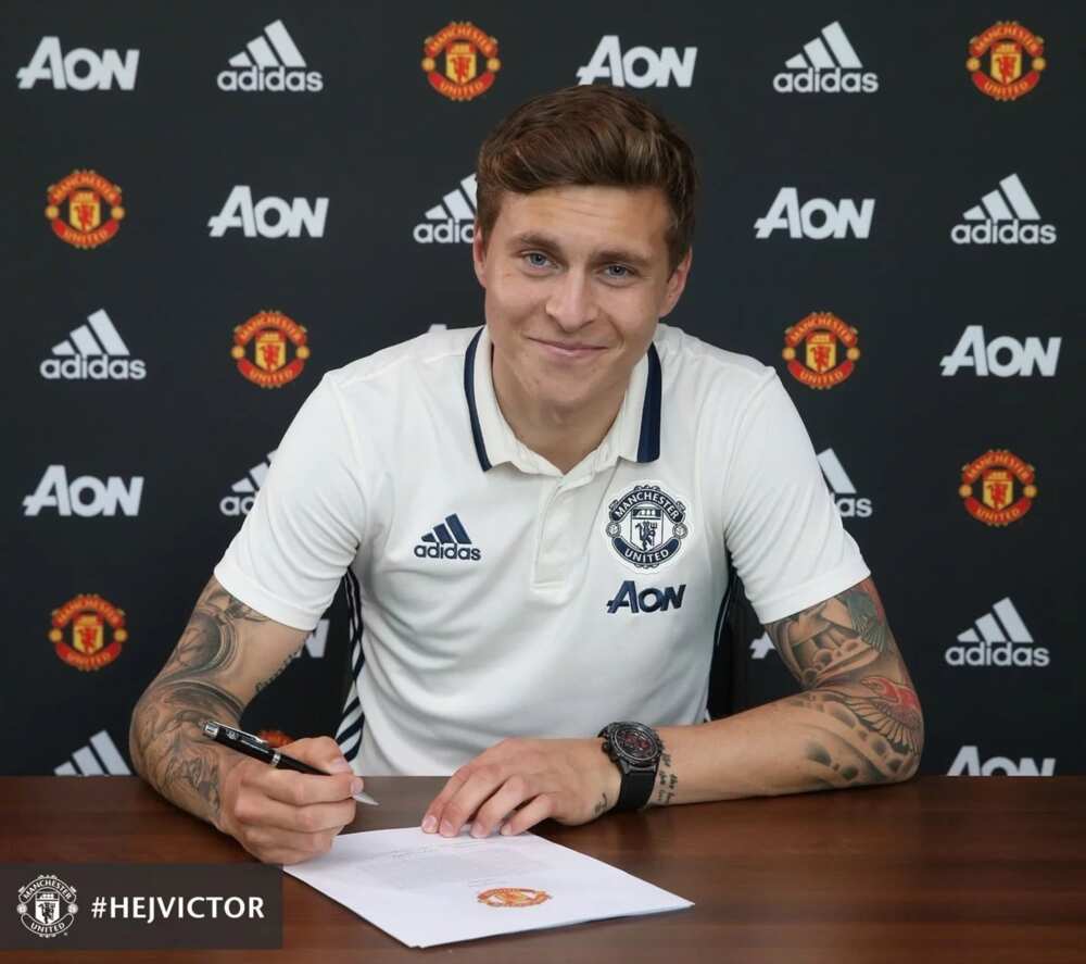 Manchester United have completed the signing of Victor Lindelof for £35million