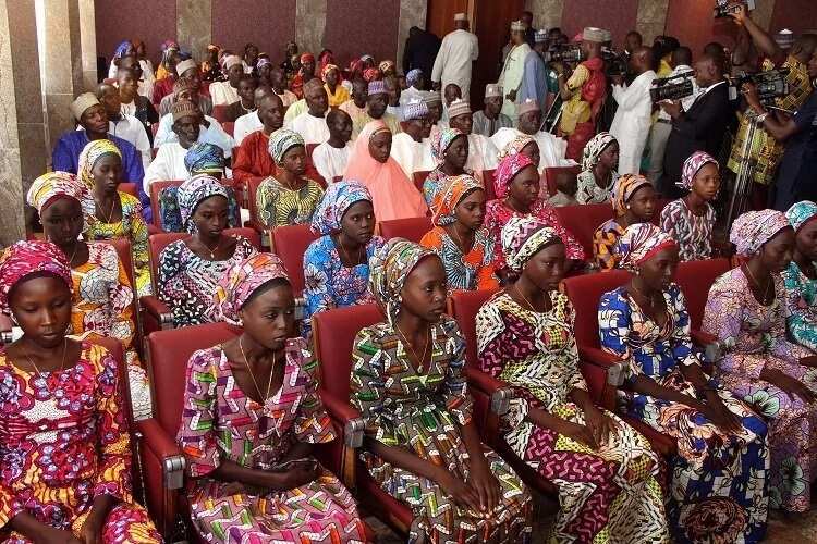 Yan matan Chibok: Buratai ya fadi dalilin da yasa akayi musanyan mutane da yan Boko Haram