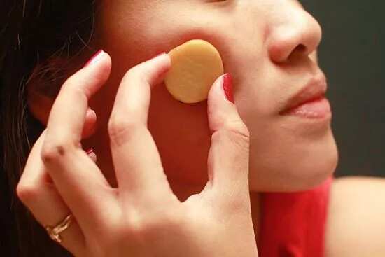 How to get rid of dark spots in 10 easy natural ways