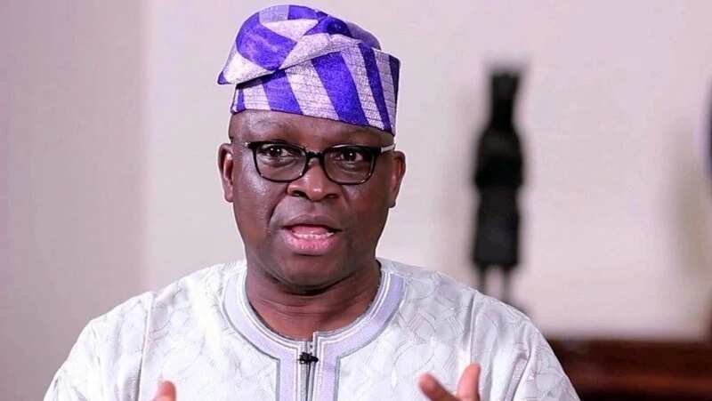 Na bar fiye da Naira Miliyan 300 domin a karasa kasuwa Oja-Oba – Fayose