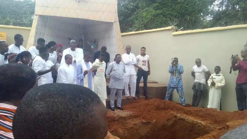 Tears as Ozubulu church victims are buried (photos) Tears as Ozubulu church victims are buried (photos)