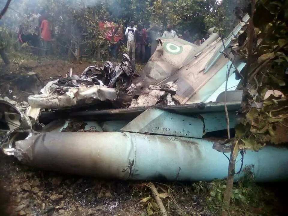 Hotunan hadarin jirgin saman soji a Abuja Hotunan hadarin jirgin saman soji a Abuja
