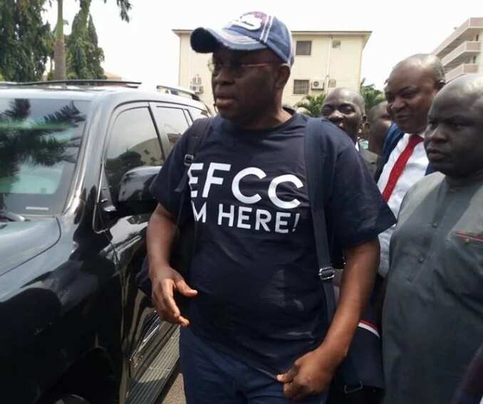 Yanzu-yanzu: Fayose ya dira ofishin EFCC da jakan kayansa