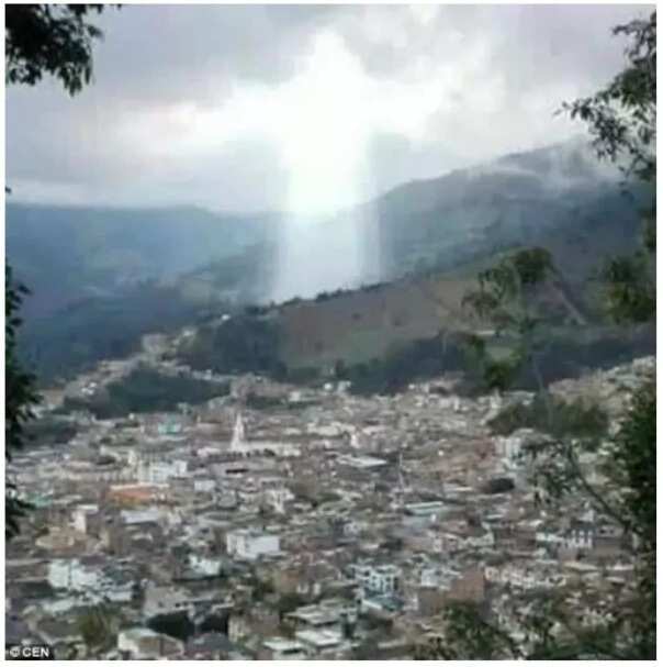 Miracle as Jesus Christ was allegedly spotted in the sky of Colombia (photos)