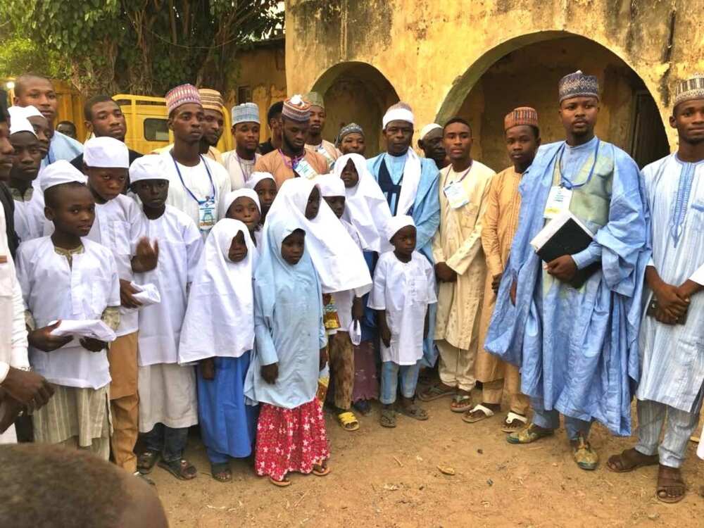 Cikin Hotuna: Wata Kungiyar Matasa ta tallafawa Marayu kayan Makaranta a jihar Kano Cikin Hotuna: Wata Kungiyar Matasa ta tallafawa Marayu kayan Makaranta a jihar Kano