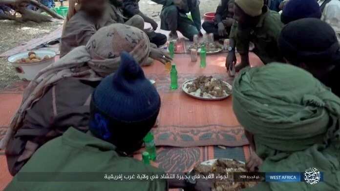 Kalli yadda mayakan Boko Haram suka gudanar da bikin Sallah a dokar daji (Hotuna)