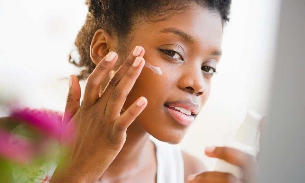 How to use castor oil for skin whitening ▷ Legit.ng