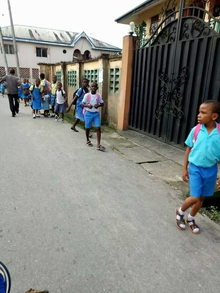 Pupils are ging to their various houses over fresh army vaccination in Rivers state. Photo credit: Anthony D. Penman