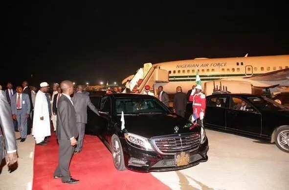 PHOTOS: Buhari Rides Much More Expensive Car Than GEJ
