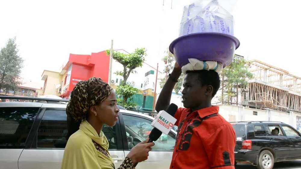 Bello Dauda ya gama firamare kenan a jihar Kebbi, ga shi a Abuja ya zo neman kudi Bello Dauda ya gama firamare kenan a jihar Kebbi, ga shi a Abuja ya zo neman kudi