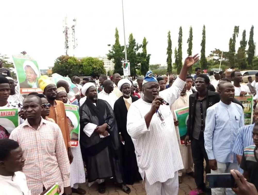 Zanga zangar 'yan Shi'a a Abuja: Sun bukaci 'yan Nigeria su maida Buhari Daura a 2019 Zanga zangar 'yan Shi'a a Abuja: Sun bukaci 'yan Nigeria su maida Buhari Daura a 2019