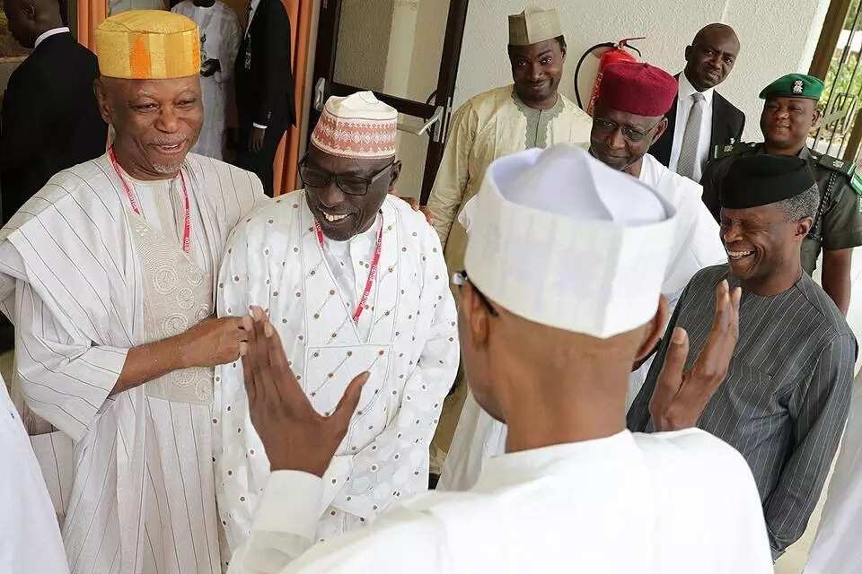 Labarai cikin Hotuna: Shugabannin jam'iyyun APC da PDP sun kaiwa Shugaba Buhari ziyarar ban gajiya