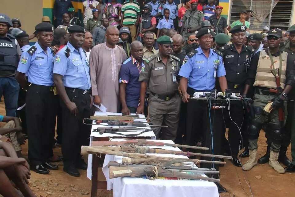 Police arrest 32 suspects for kidnapping at Abuja-Kaduna highway (photos)