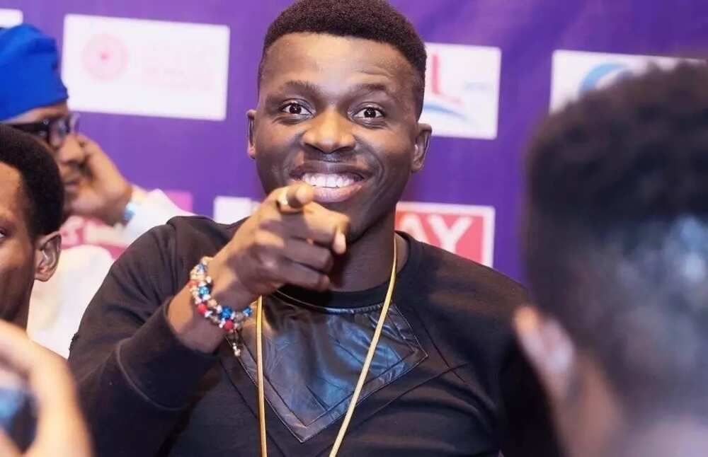 Akpororo style Akpororo style
