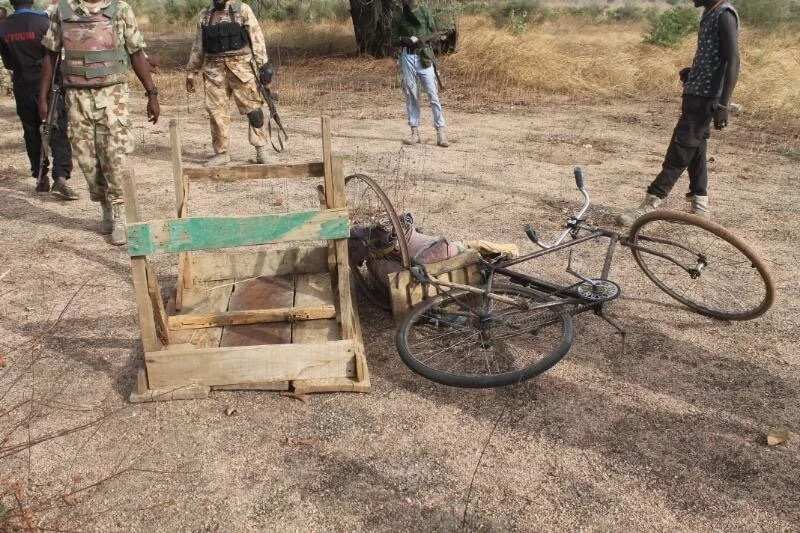 Soldiers kill 6 Boko Haram terrorists, arrest their logistics supplier (photos)