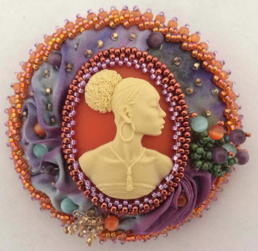 Brooch with beaded design Brooch with beaded design