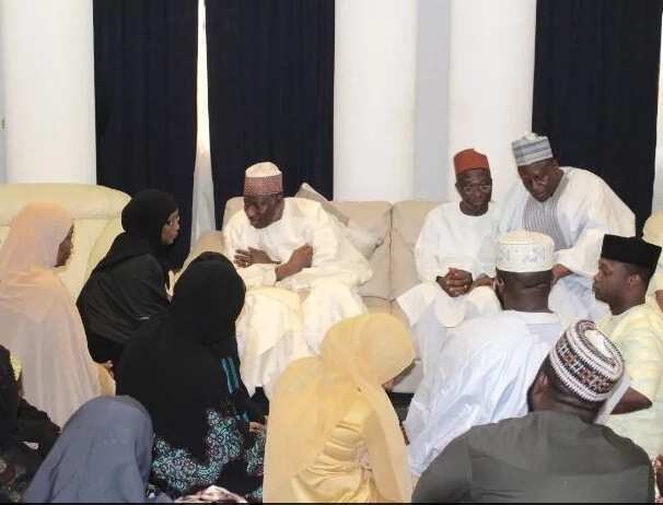 Jonathan pays condolence visit to the family of Late Kure