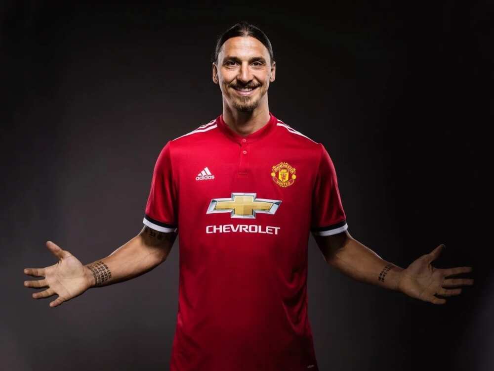 Zlatan Ibrahimovic returns to Manchester United, signs one-year deal