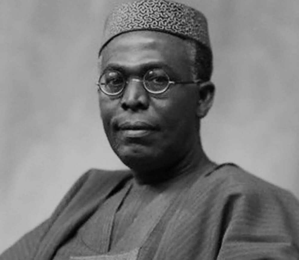 How Chief Obafemi Awolowo dethroned the Alaafin of Oyo, Oba Adeyemi Adeniran who married 200 wives in 1955 How Chief Obafemi Awolowo dethroned the Alaafin of Oyo, Oba Adeyemi Adeniran who married 200 wives in 1955