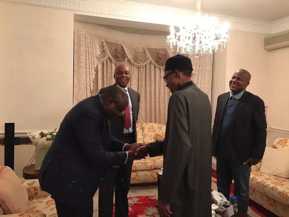 Buhari meeting with Saraki, Dogara, other lawmakers in Abuja House, London PHOTOS