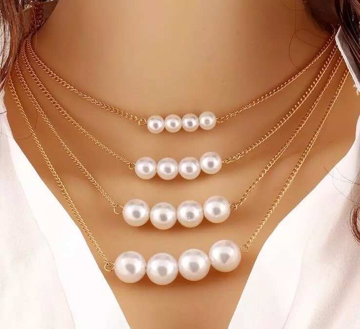 Chains with artificial pearls